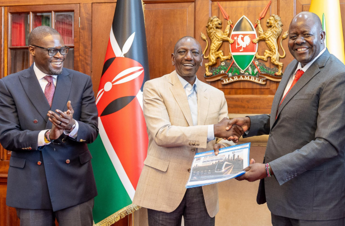 A file photo of President William Ruto and Governor Johnson Sakaja during the briefing of the Nairobi Metropolitan Mass Rapid Transport System progress.